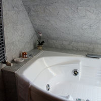 大きなバスタブ　ジャグジー