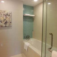 すっきりしたバスルームです。