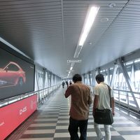 空中回廊で、ＫＬＣＣ，ブキッビンタンへ歩いていけます。