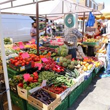 こんなお店が沢山並んでいます