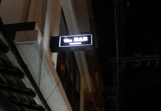 一枚板の長いカウンター