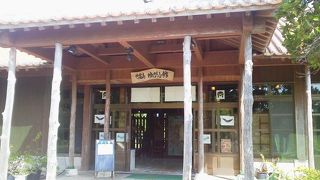 島のことを是非「竹富島ビジターセンター　ゆがふ館」