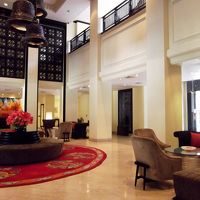 落ち着いた印象のロビー