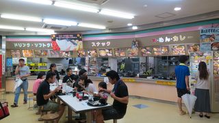 メニュー充実の24時間営業のフードコート