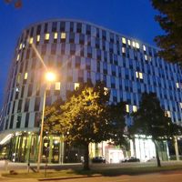 大きくてキレイ　目の前は見本市会場