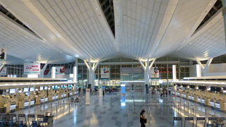 出国の保安検査場入口脇です