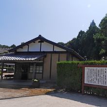 左が古墳館