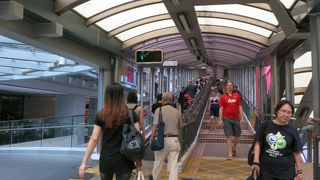 まずは楽々登って、下りながら観光