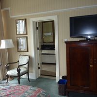 ベッドから見たバスルーム側