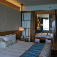 入口方面にバスルーム。ウォシュレットはなし。