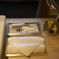 歯ブラシは置いていませんでした。お水は１日２本あり。