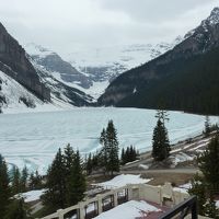 部屋からみたルイーズ湖とビクトリア氷河