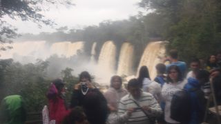 ブラジル側より大きいイグアスの滝