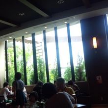 フードコートの眺め