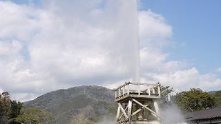 迫力満点の噴水じゃ無く噴湯
