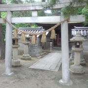 西尾城の本丸内におかれた神社
