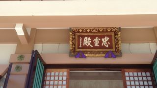 チベットの砂マンダラあり