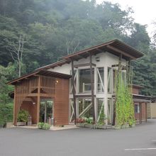 小さなお菓子屋さんです