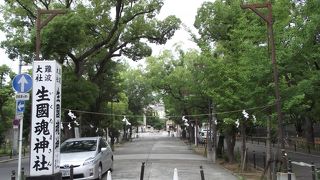 社殿の造りに興味が湧いてきます