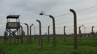 広大な収容施設の遺構