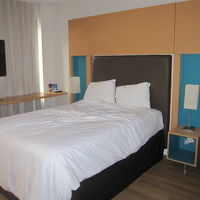 ベッドはクイーンサイズ１台、ダブルサイズ１台でした