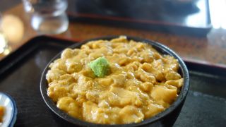 うに丼のお店。国道沿いにあり便利です。