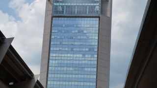 遠くからも球体が見えます