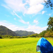 ひろ〜〜い芝生広場