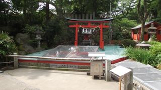 気を付けてないと素通りしそうな社です