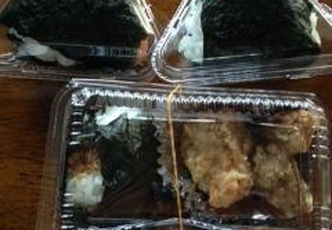 握りたてのおにぎり