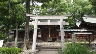 生國魂神社境内社の一つで他とともに並んでいます