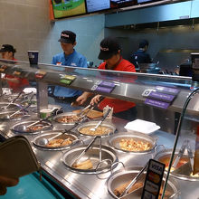 色々選べますがビーフ＆ブロッコリとオレンジチキンはオススメ！