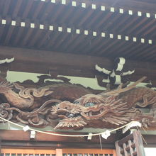 本堂の龍の彫刻