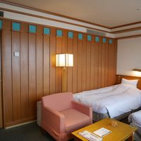 ベッドがあるお部屋とバスルームとの間が扉で仕切られています