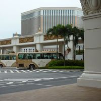 ギャラクシーから見た連絡バスとヴェネティアン