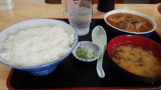 半ライスでも大盛りでした。