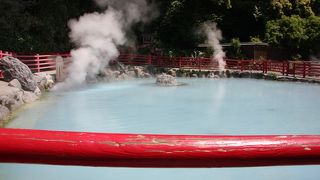 コバルトブルーの美しいかまど地獄