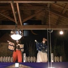 入り口の上の展示。