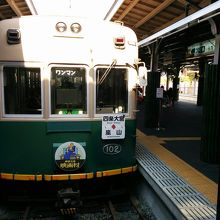 嵐電嵐山駅に停車の電車