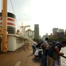 デッキの様子、かもめも飛んでました