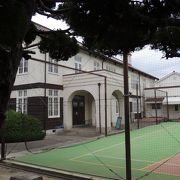 近江兄弟社学園内にある