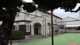 近江兄弟社学園内にある