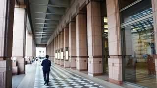 ギリシャ、ローマの寺院回廊みたい