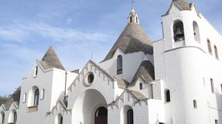 散策に疲れたら教会でひと休み