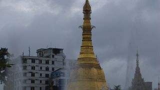 行きやすく、入りにくい、パゴダ。