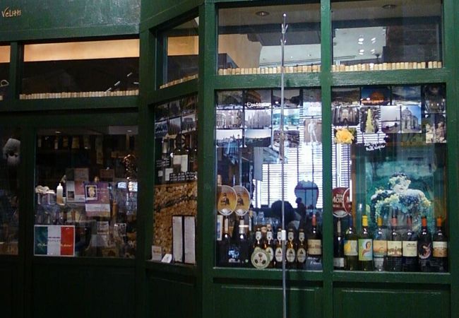 なかなか味のある外観や内装。