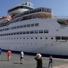 停泊中のルイス・オリンピア号