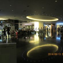 ５階に上がると近未来的な感じ