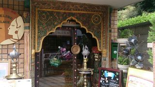 店内のインテリアがインドっぽい雰囲気。ダージリン。