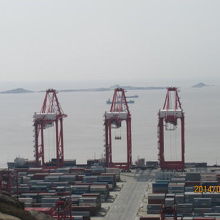 周りには小さな島が見えます。